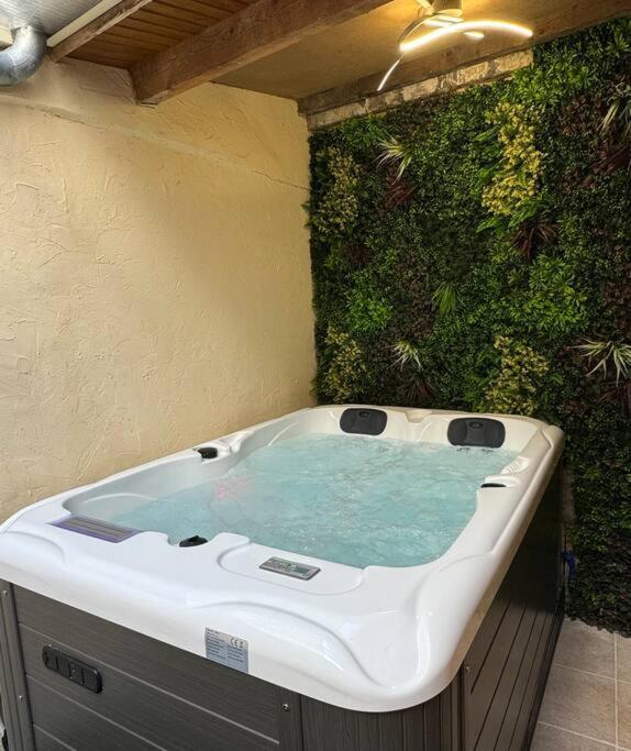 Luxury Room - Havre De Paix Avec Jacuzzi Prive Bar-le-Duc Exterior photo